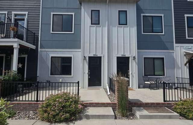 Beautiful 2 bed 1.5 bath townhome photos photos