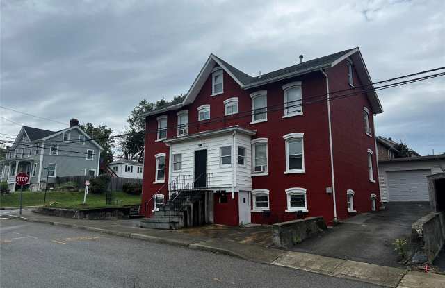 28 Davis unit: 2 photos photos