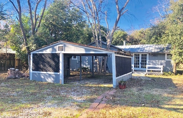 320 ROSEWOOD AVE - 320 Rosewood Avenue, Boerne, TX 78006