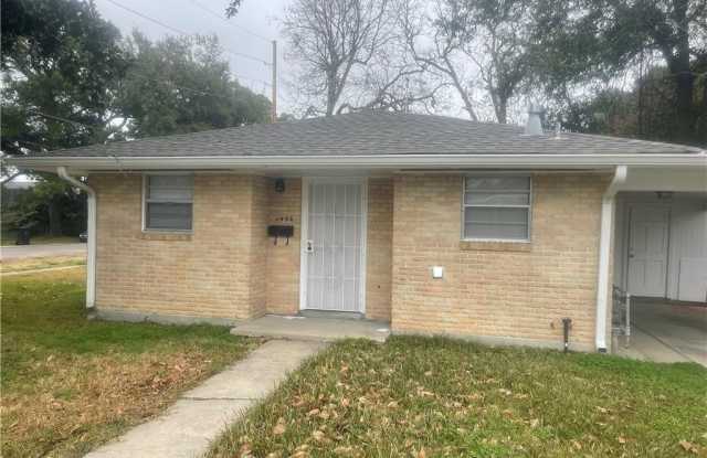 1402 BEHRMAN Avenue Gallery 1
