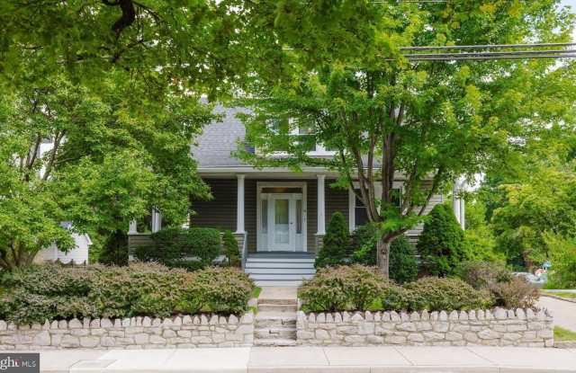 34 BURKE Avenue E photos photos