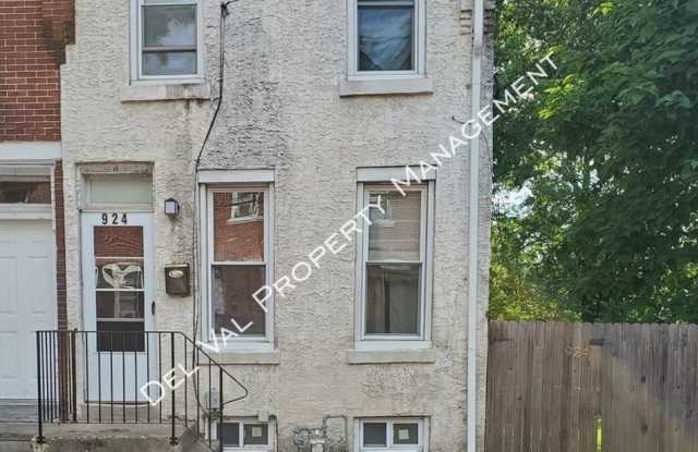 END UNIT TOWNHOME MOVE-IN READY IN NORRISTOWN with Deck Gallery 1