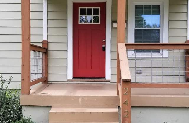 242 Clover Ln Gallery 2