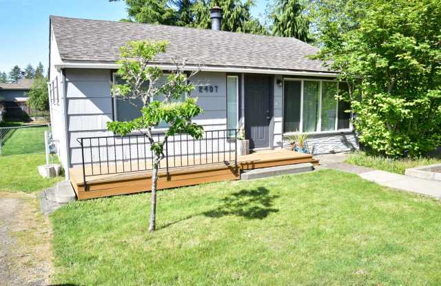Steilacoom 2 Bed 1 Bath with Large Fenced in Backyard photos photos
