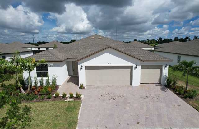 17435 SW 285 St Gallery 1