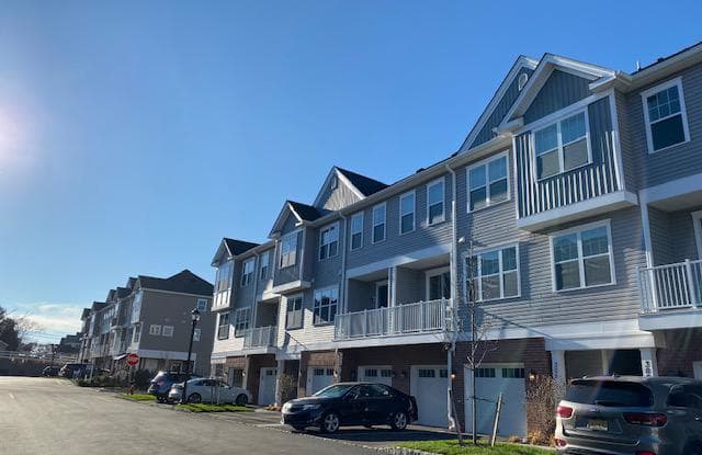 304 DICKSON COURT - 304 Dickson Ct, Highland Park, NJ 08904