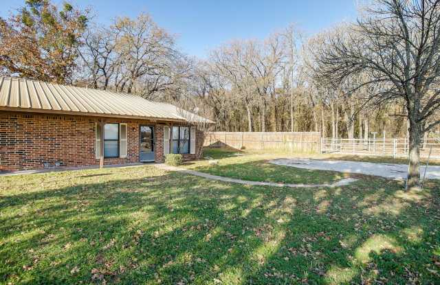 One Side of Very Nice Duplex West Granbury- 2 Bed, 2 Bath- 76049 Gallery 4