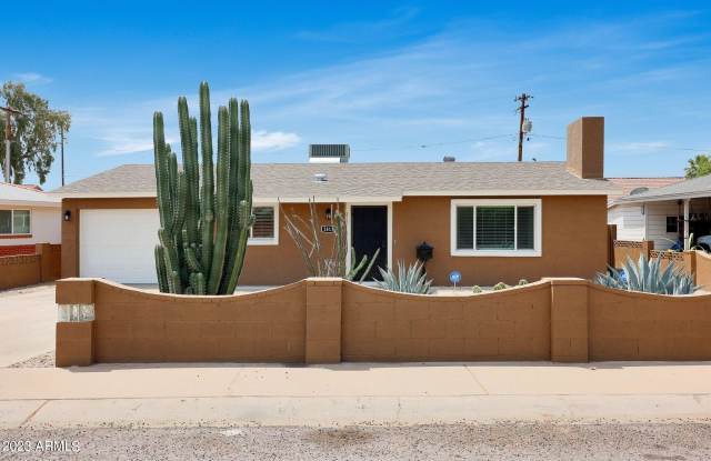 2411 W CHEERY LYNN Road photos photos