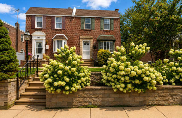 256 Childs Ave Gallery 1