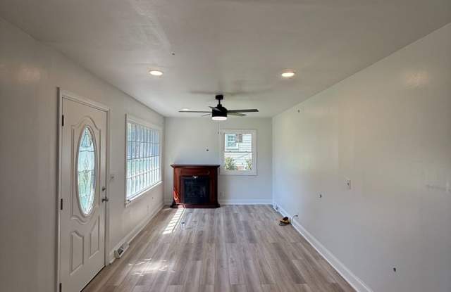 Room in 3 Bedroom Home at Hand Cir photos photos Room in 3 Bedroom Home at Hand Cir photos photos
