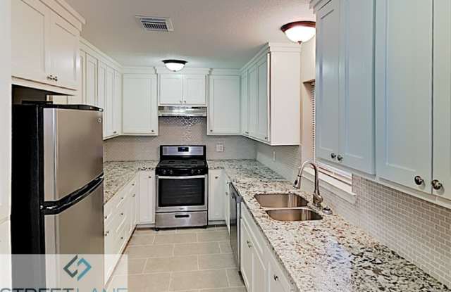 4415 Tavenor Lane Gallery 4