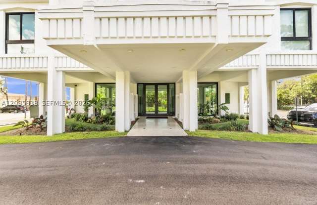 1600 S Bayshore Ln Gallery 3