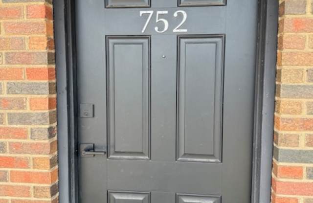 Maryville City 37803 - Available Now! Showings begin June 20, 2025 - 1 bedroom, 1 bath Apartment - Contact Troy Adams (865) 233-6949 photos photos