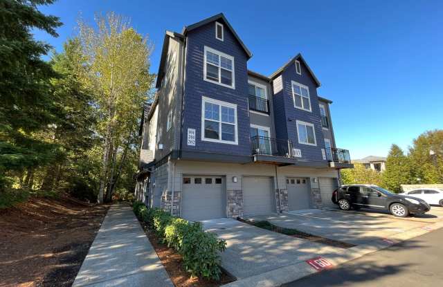 Private Ground Floor 1 Bed 1 Bath Hillsboro ~ No Carpet, W/D, and Parking - Convenient to PCC! - 103 Northeast Canvasback Way, Hillsboro, OR 97006