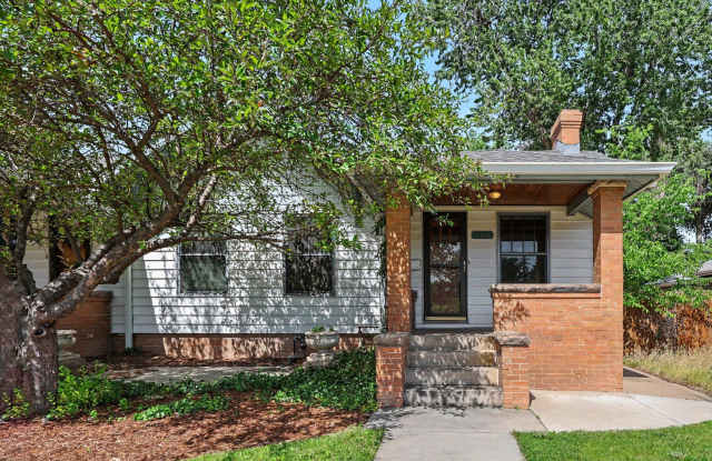 Charming University Neighborhood Home | 2 Bedrooms + Bonus Room photos photos