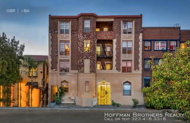 2747 San Marino Street Gallery 3