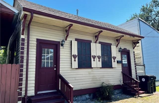 715 FOURTH Street - 715 Fourth Street, New Orleans, LA 70130