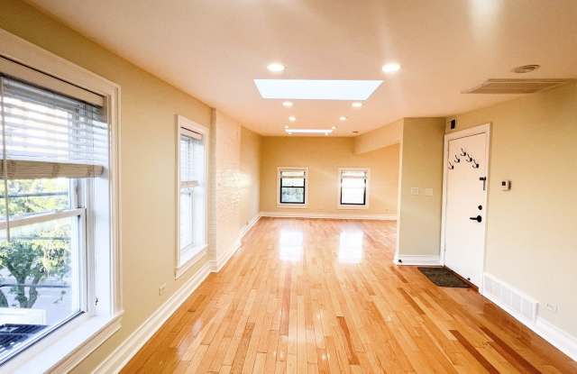 1504 N Wells Street Gallery 3