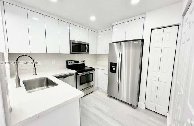 4911 Spinnaker Dr photos photos