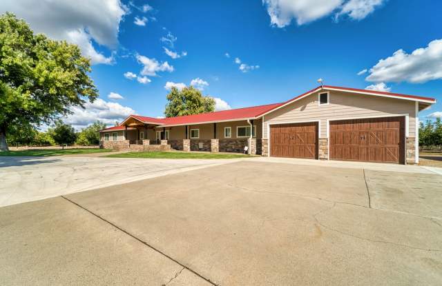 4 bedroom 3.5 bath in Live Oak - 7753 California 99, Sutter County, CA 95953