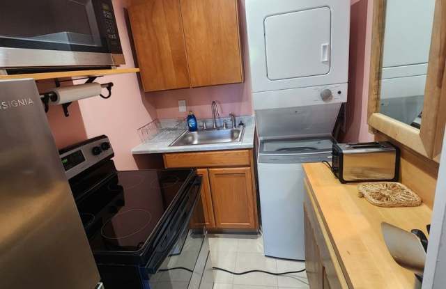 2 bdr 2 bath kitchen fully furnished apartment with private entrance in quiet neighborhood in Albuquerque photos photos