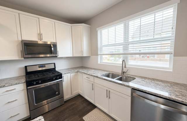 Beautiful 3Bed 2.5Bath Townhome in Apple Valley Gallery 4