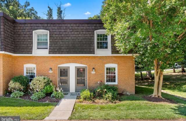 8123 KINGSWAY Court Gallery 2