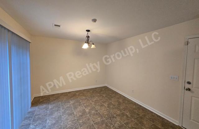 MOVE IN SPECIAL.  Move in by 10/2 and get 1/2 off first month rent Gallery 4