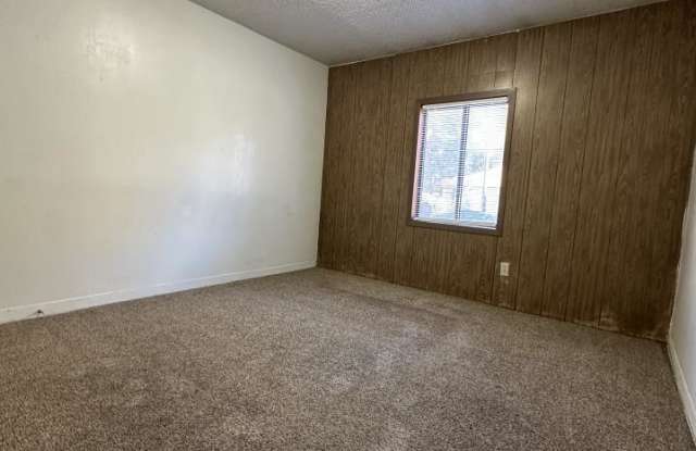 418 9th Street West Gallery 4