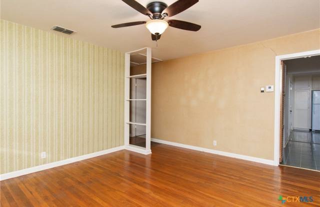 4510 Russell Drive Gallery 2