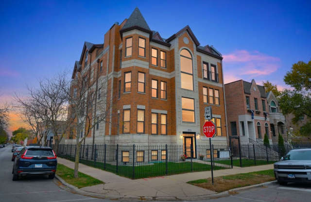 Spacious 4BR/4Bath Condo in Chicago photos photos