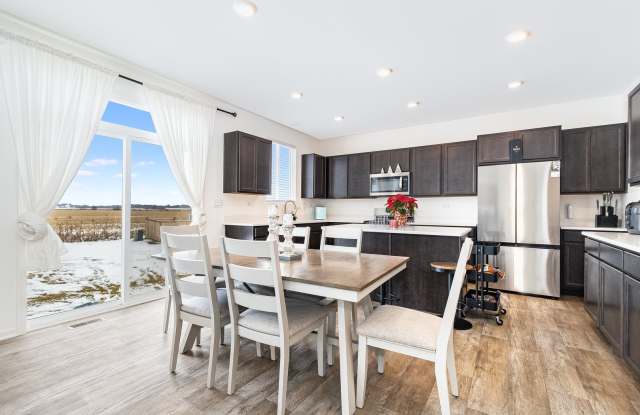 382 Hemlock Lane Gallery 2