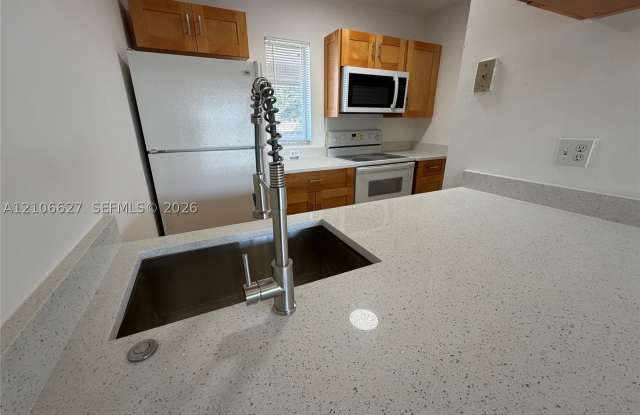 9954 Twin Lakes Dr Gallery 4