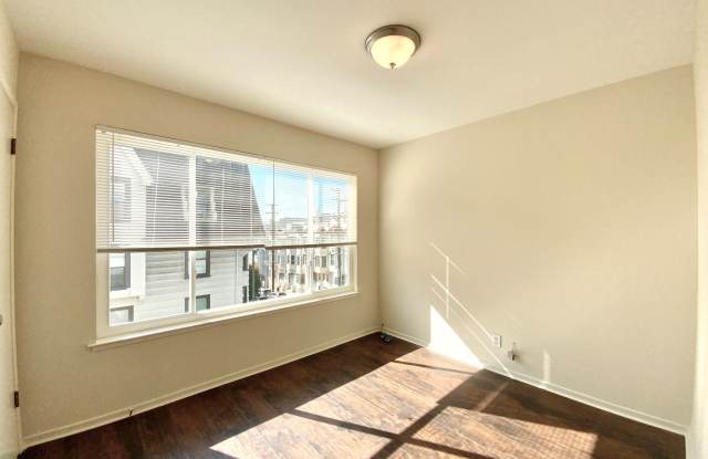 2BR/2BA! ON-SITE LAUNDRY! Parking! STUNNING Roof Deck! Elevator! Gallery 4
