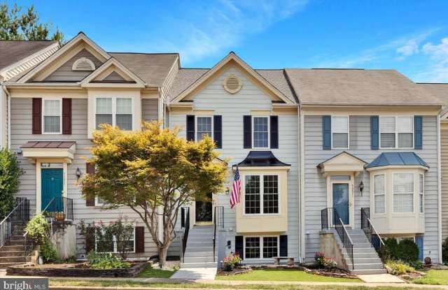 46823 LAWNES CREEK TERRACE - 46823 Lawnes Creek Terrace, Cascades, VA 20165