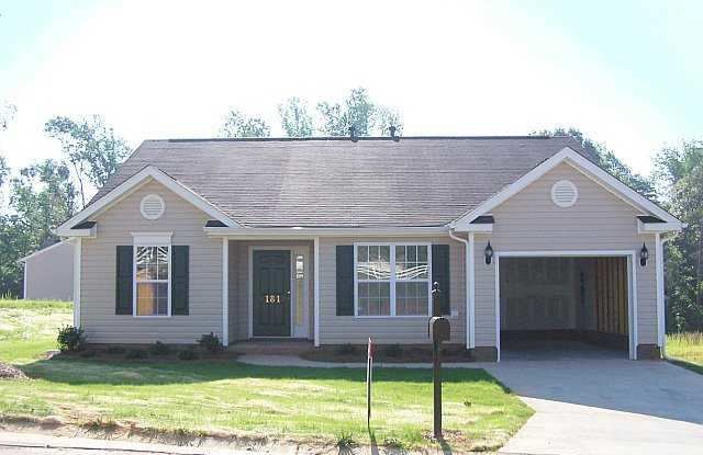 3BR/2BA Home Convenient to Winston-Salem & Kernersville! photos photos