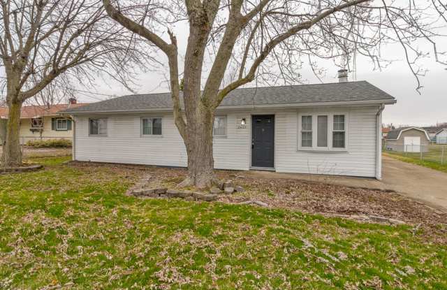 Single Story Home 3BR, 1.5BA equipped with massive workshop space! - 3427 30th St NE photos photos