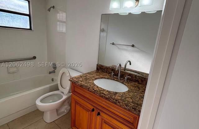 1502 Lake Crystal Dr Gallery 4