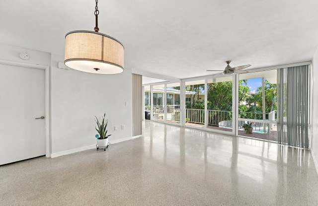 2725 NE 32ND Avenue Gallery 1