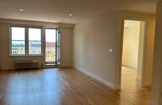 125 E. Broadway photos photos