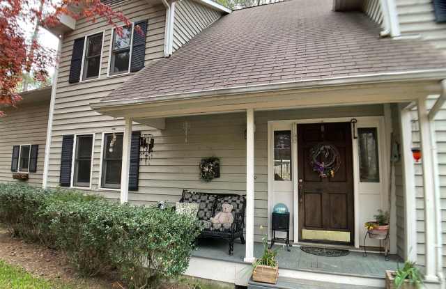 Spacious 4 Bedroom with Fenced Yard! photos photos