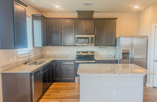 927 James Parker Cir...  LONGHORN PROPERTIES.. 254-526-0382 - **Move In Special - $600 Off First Full Months Rent** Gallery 3