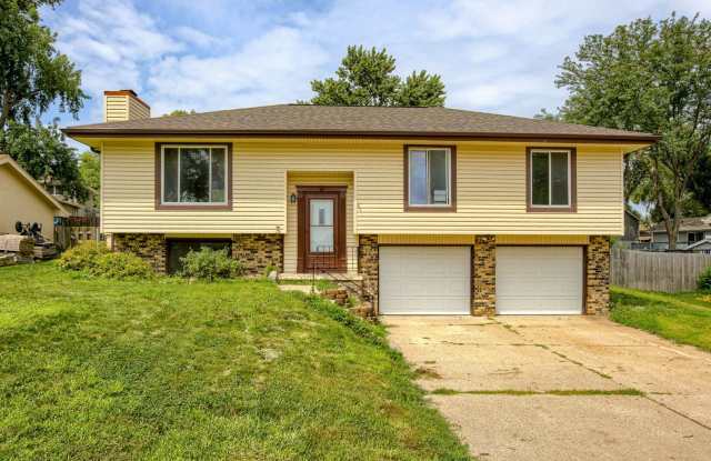 Updated  Spacious 3 Bedroom in Millard School District!! photos photos