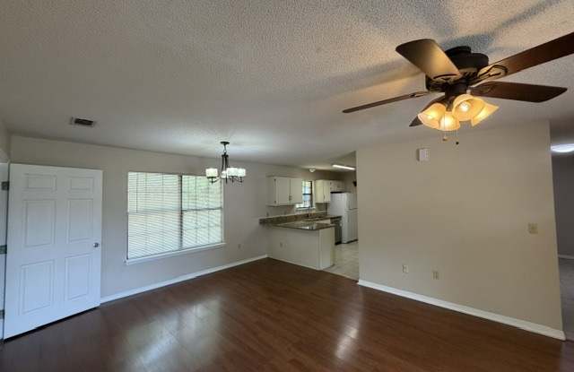 501 Robinson Avenue East Gallery 4