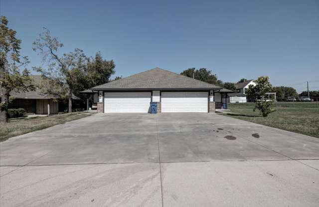 3 Bedroom 2 Bathroom Duplex - El Reno!!!! Gallery 1