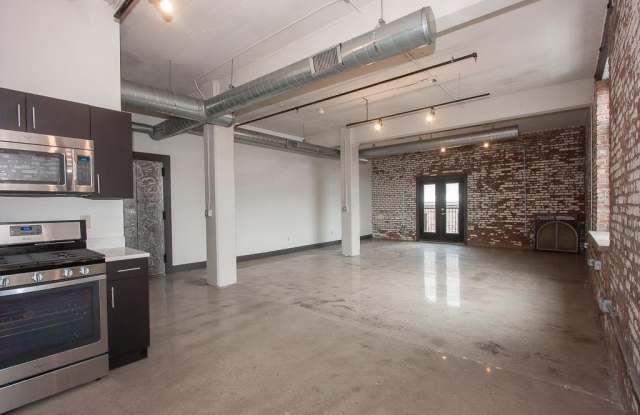 190 CHRISTOPHER COLUMBUS DR Gallery 1