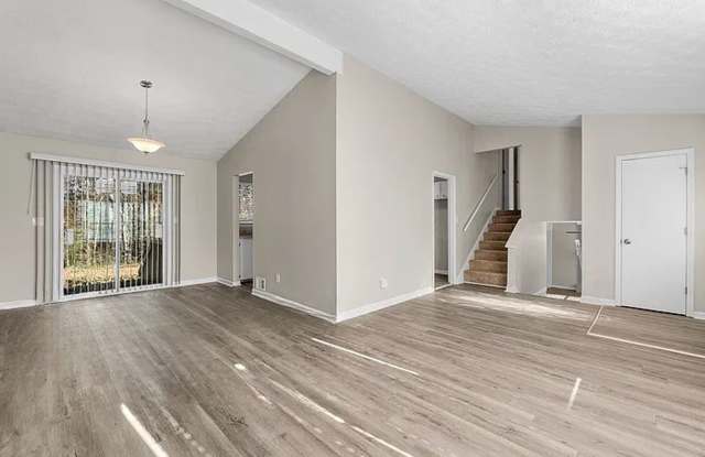 Room in 6 Bedroom Home in Lawrenceville Gallery 4