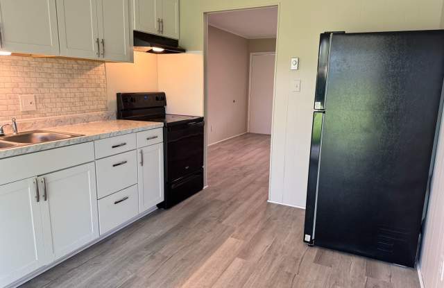 Cozy Duplex Unit Available NOW! Gallery 4