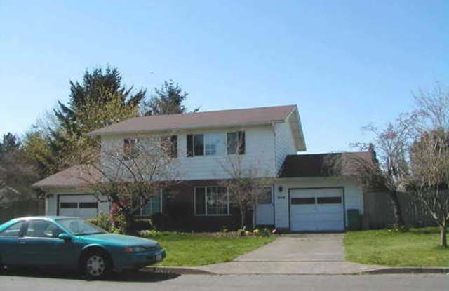 Spacious Ellsworth Duplex Unit for Rent - 600 SE 110th Ave photos photos
