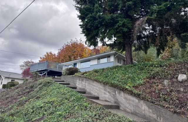 Completely Remodeled 3 Bedroom with Amazing Sound and Mountain Views! - 531 Perry Avenue North, Port Orchard, WA 98366
